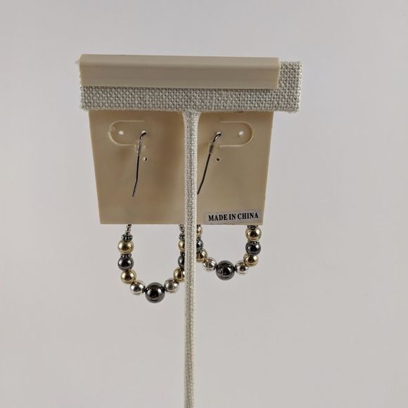 🖤3 for 25🖤Cato Multi Tone Oval Hoop Earrings NWT - Picture 3 of 5